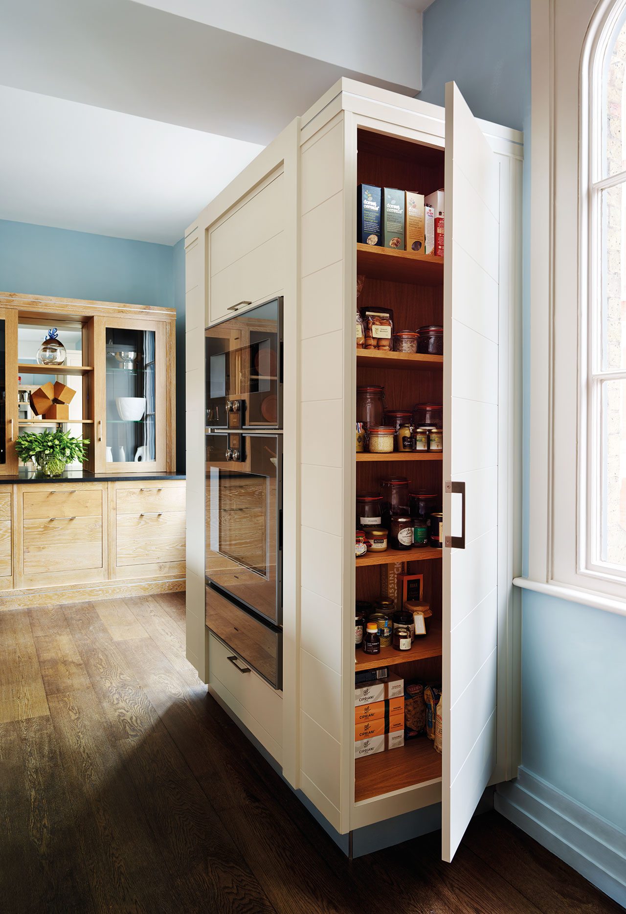 kitchen-larder-benefits-things-to-consider-harvey-jones