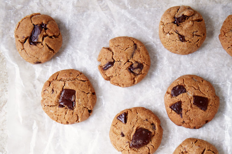 https://www.countryandtownhouse.com/wp-content/uploads/2020/07/NUT-BUTTER-CHOCOLATE-CHIP-COOKIES-768x512.jpg