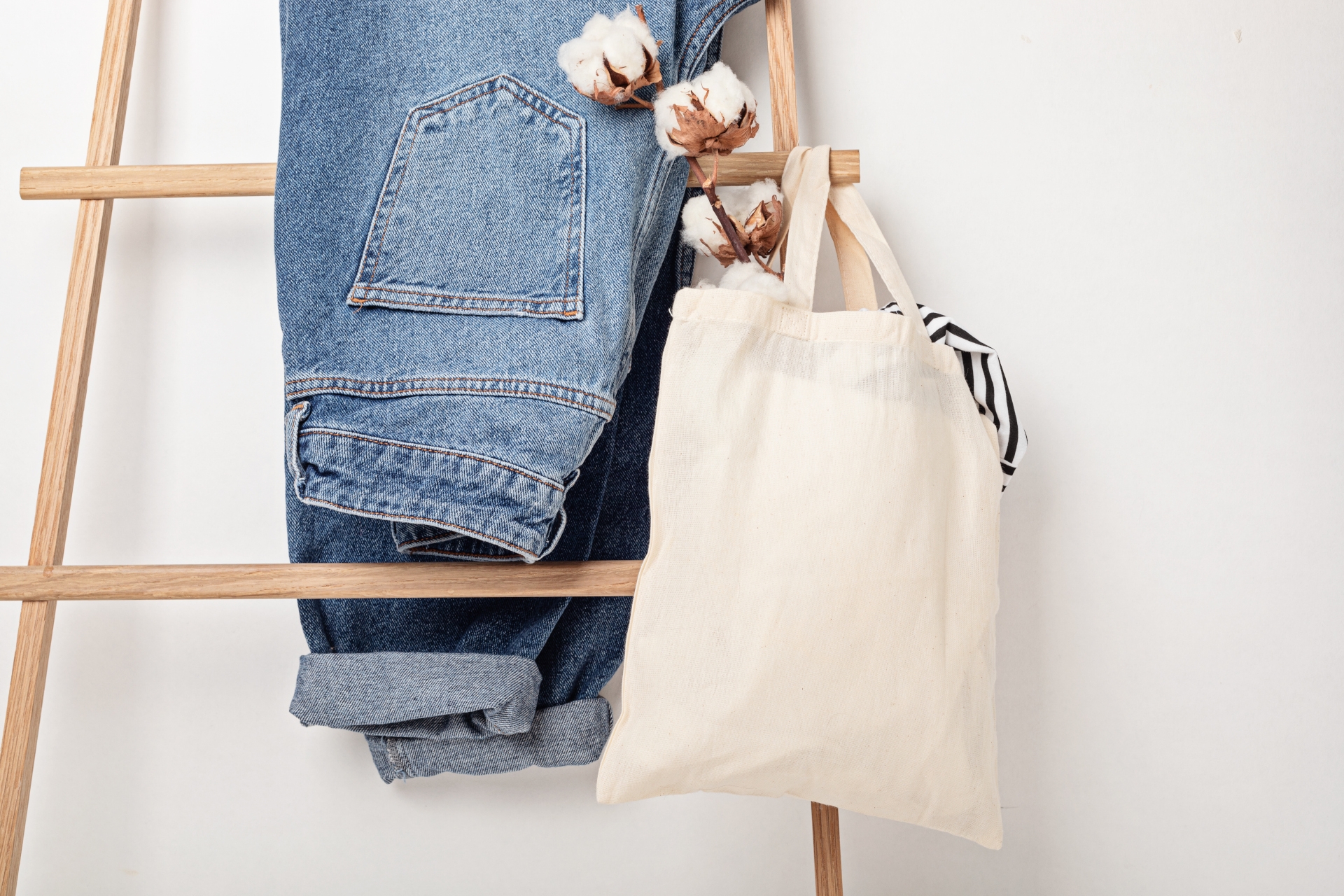 Which is more sustainable: a plastic bag or a cotton bag?