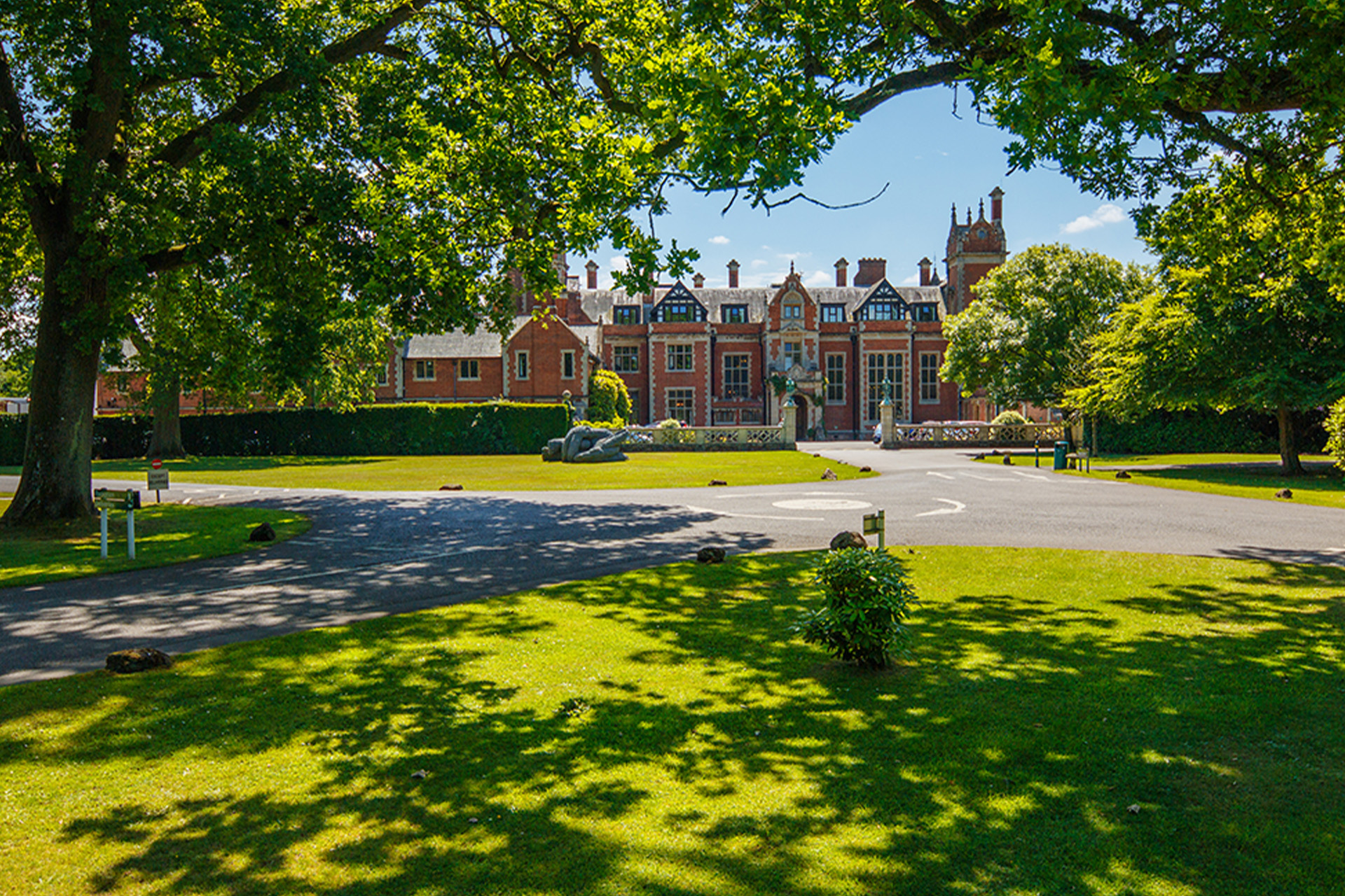 Frensham Heights - Country and Town House