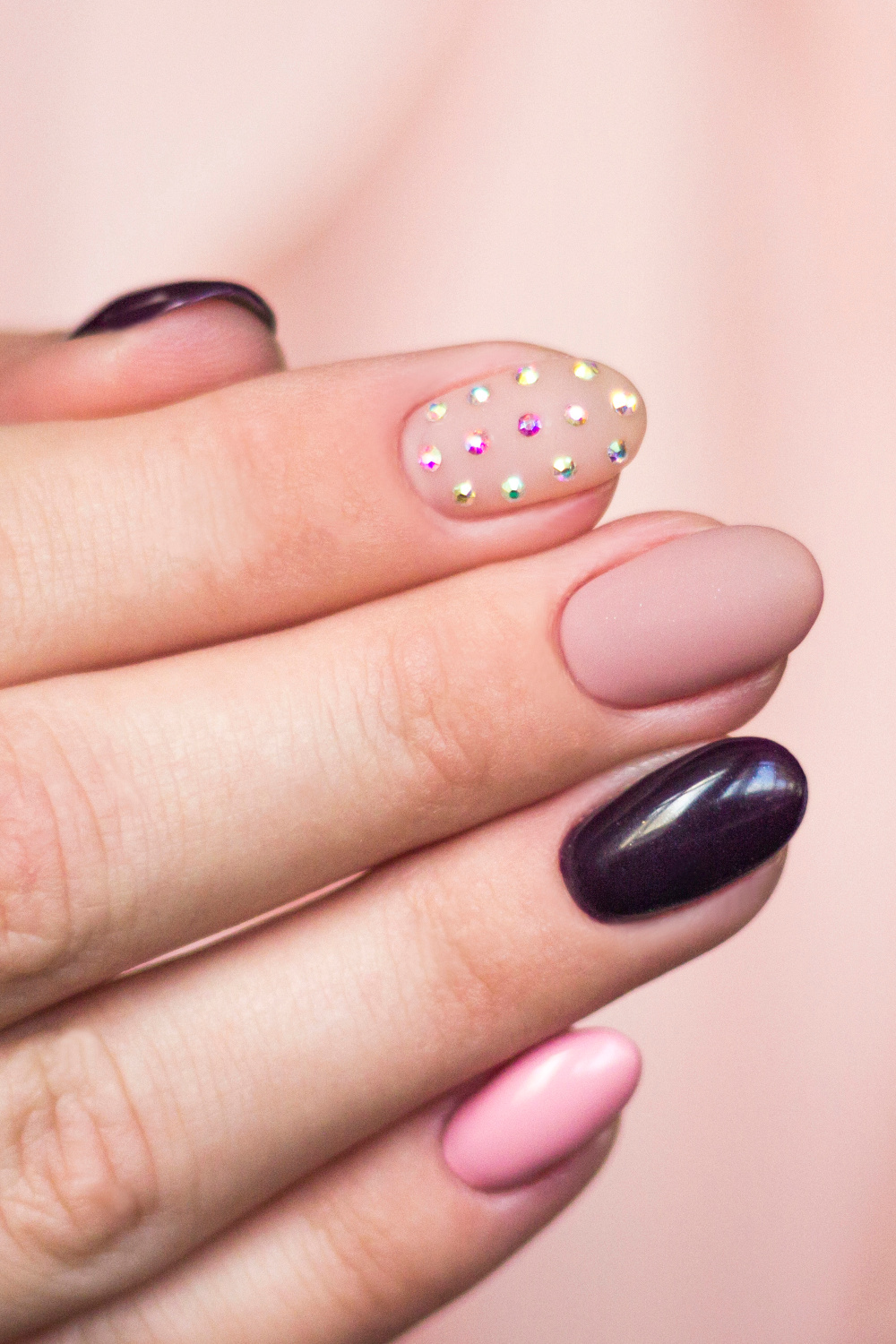 Looking For A Glam Mani Makeover? Try Diamante Nails