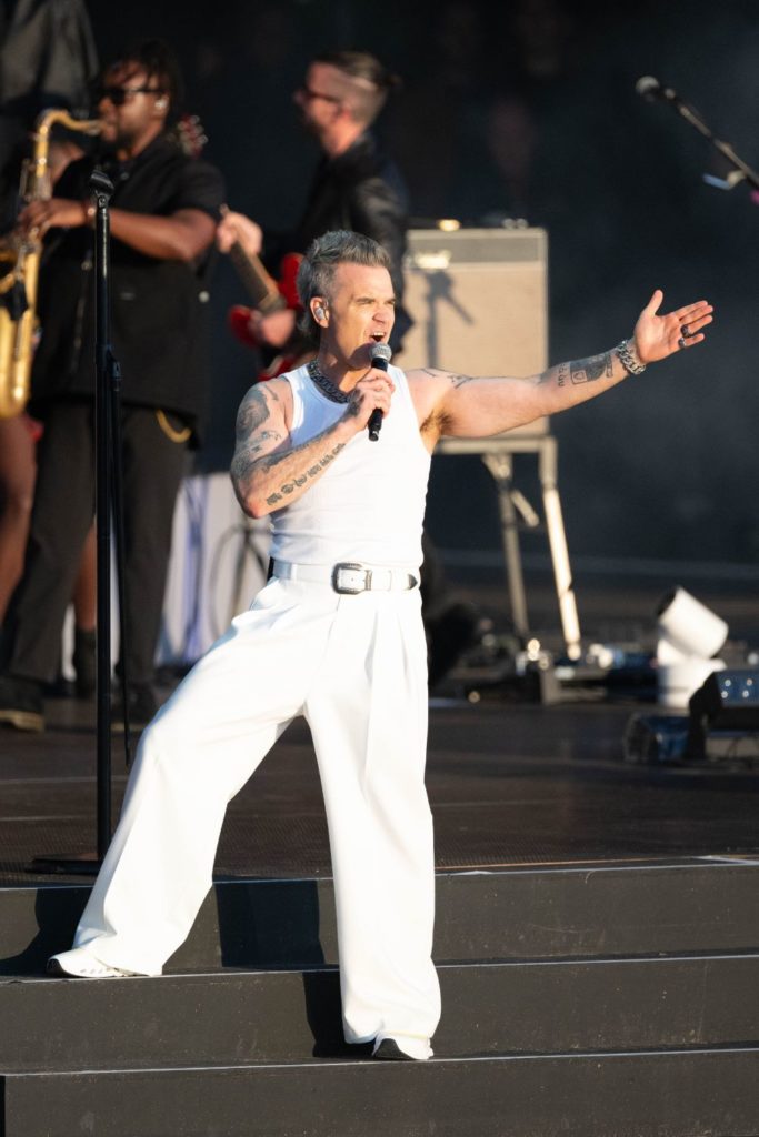 Robbie Williams addressing the crowd at BST Hyde Park