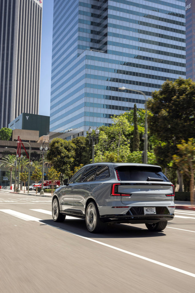 Volvo EX90 Vapour Grey