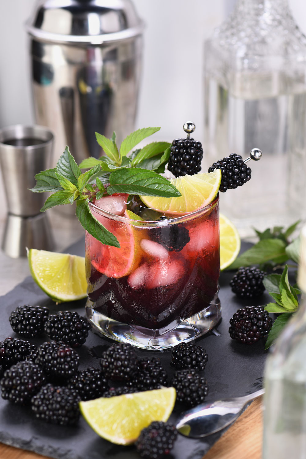 How To Make The Perfect Couple’s Blackberry Mojito