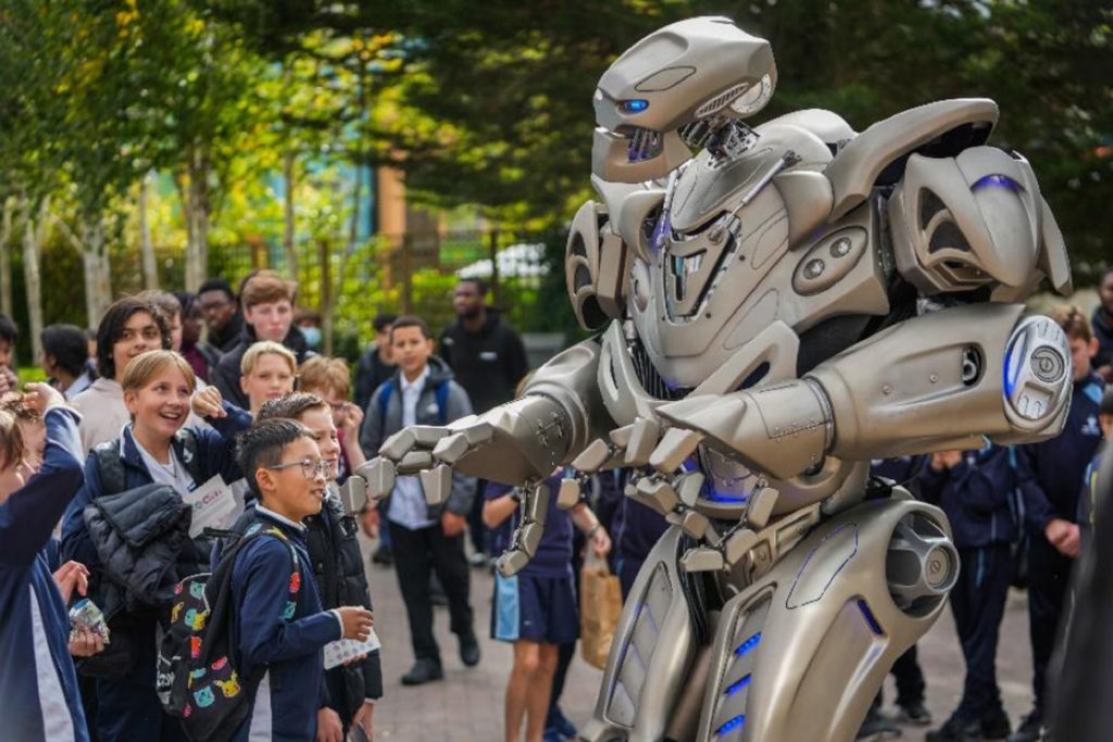 Schoolchildren meet robot