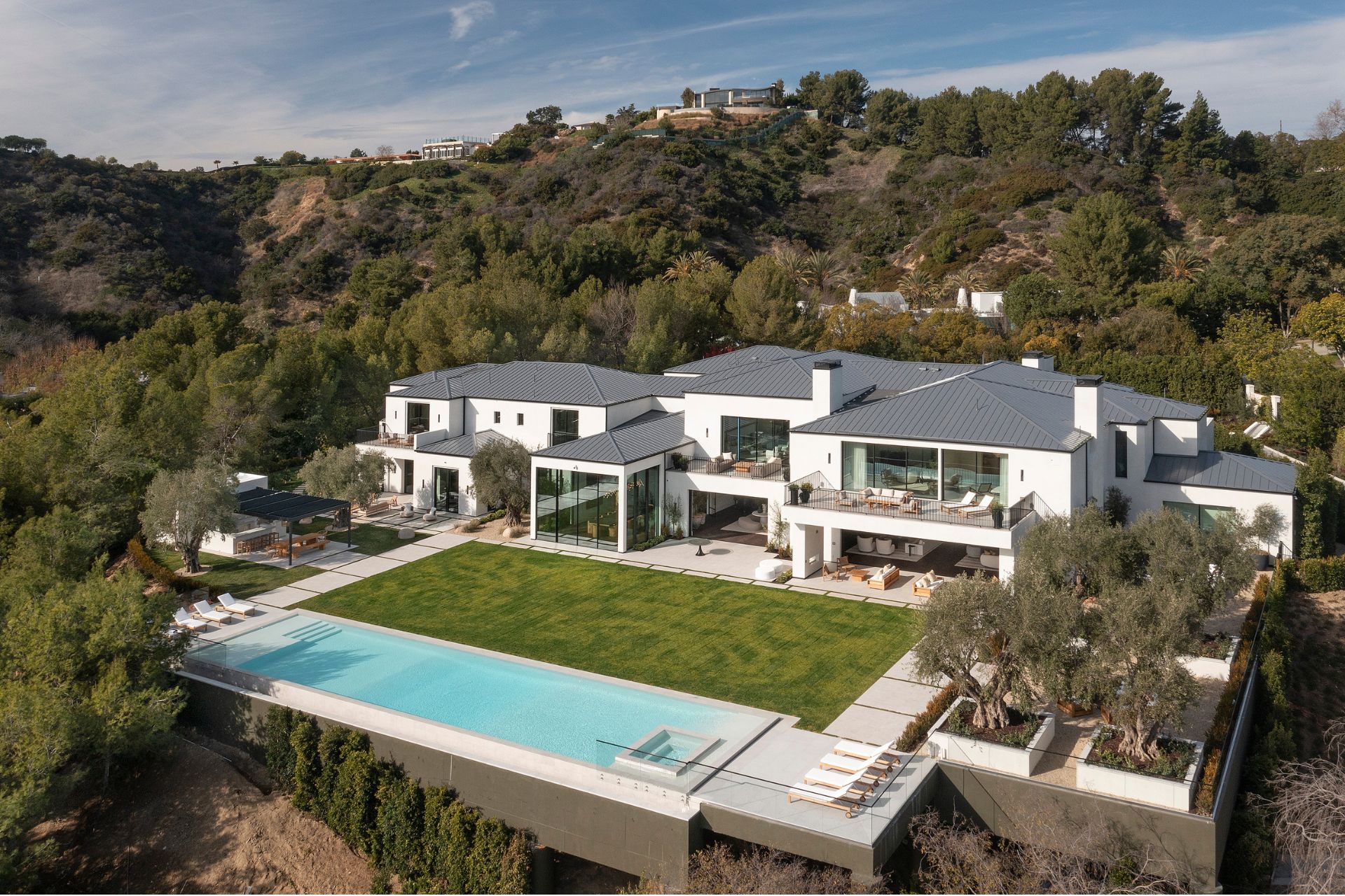 This Is Where The Ultra-Wealthy Really Live In LA