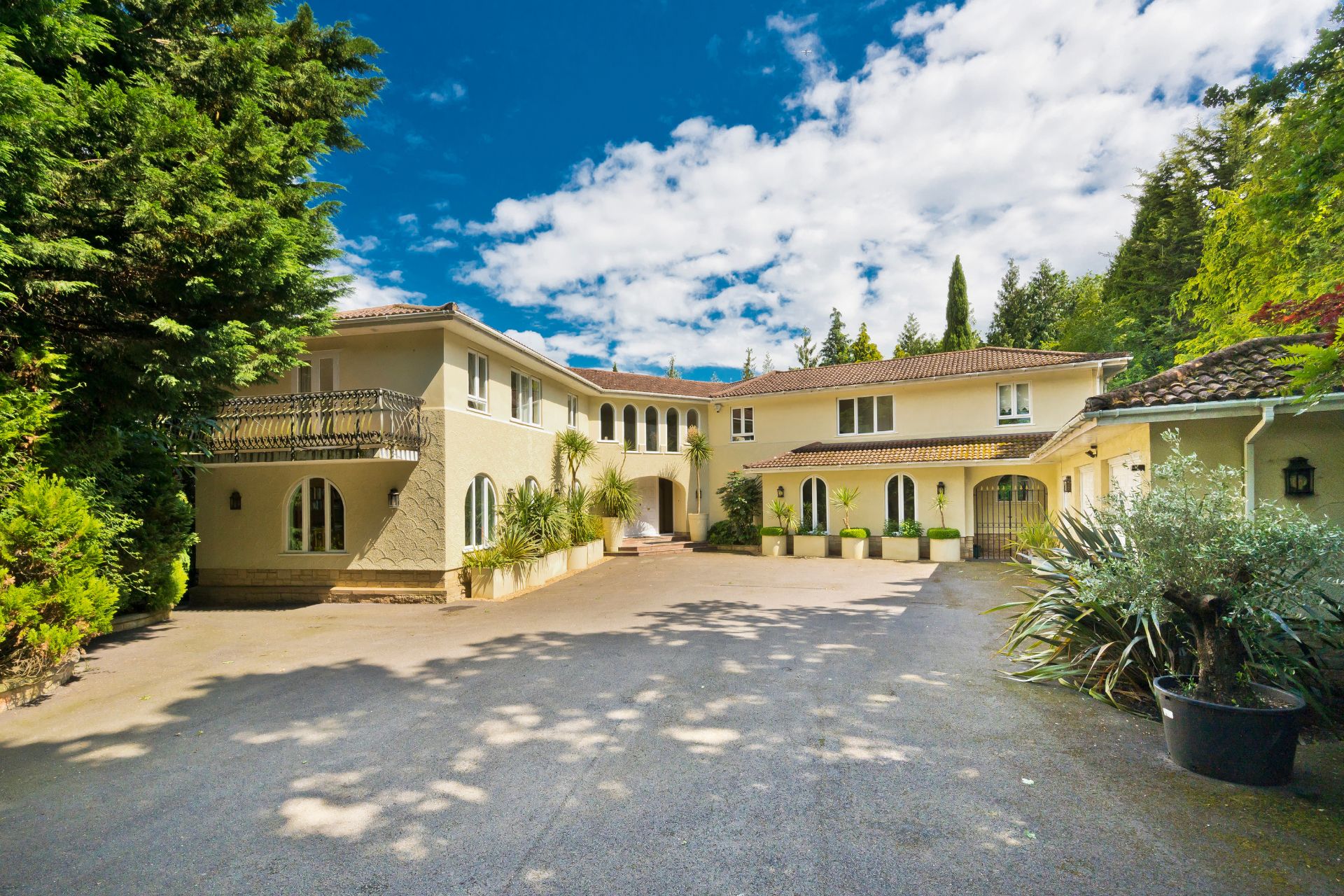 Look Inside… A Surrey Mansion That Featured In Layer Cake