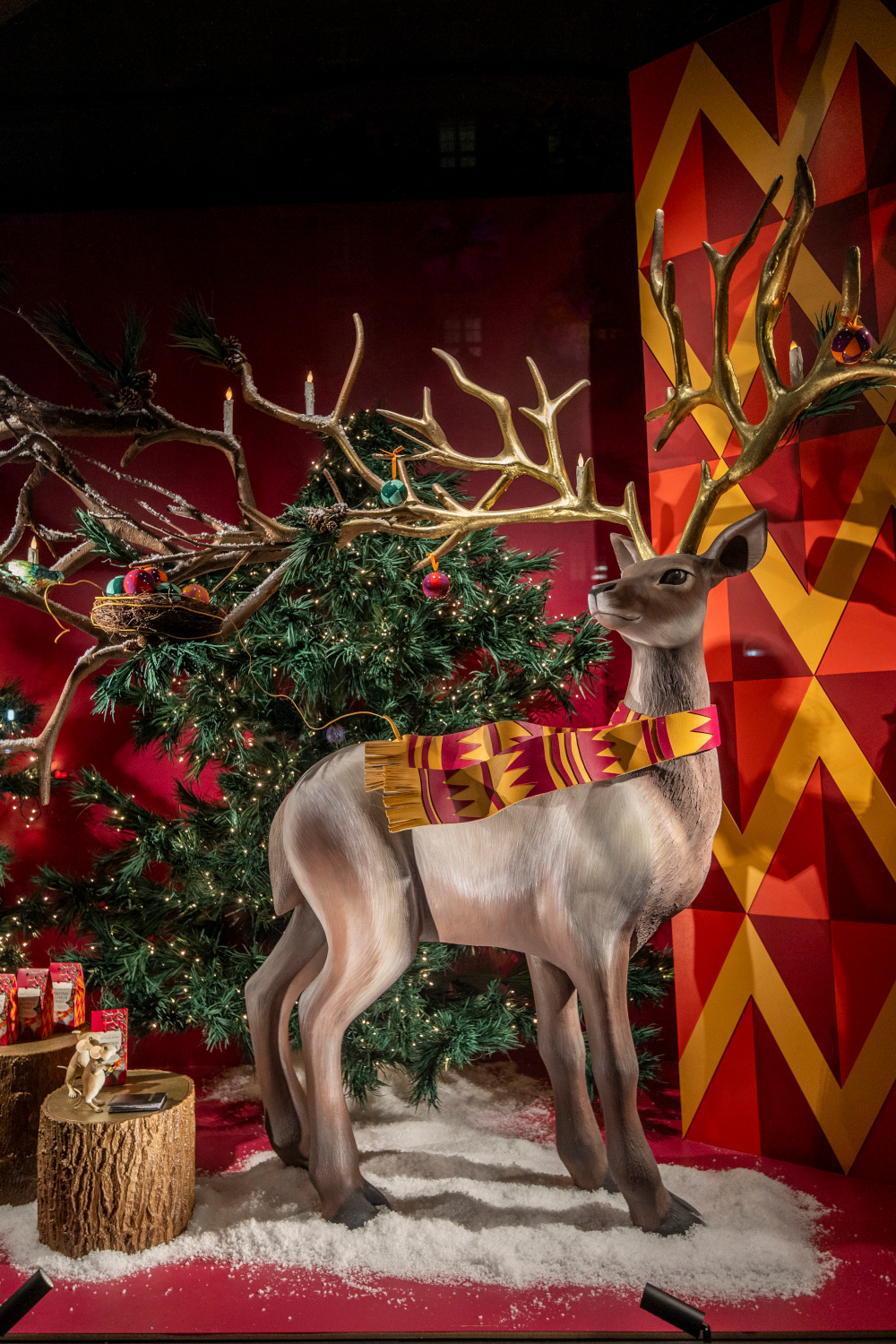 Fortnum & Mason Unveils 2024 Christmas Window Display