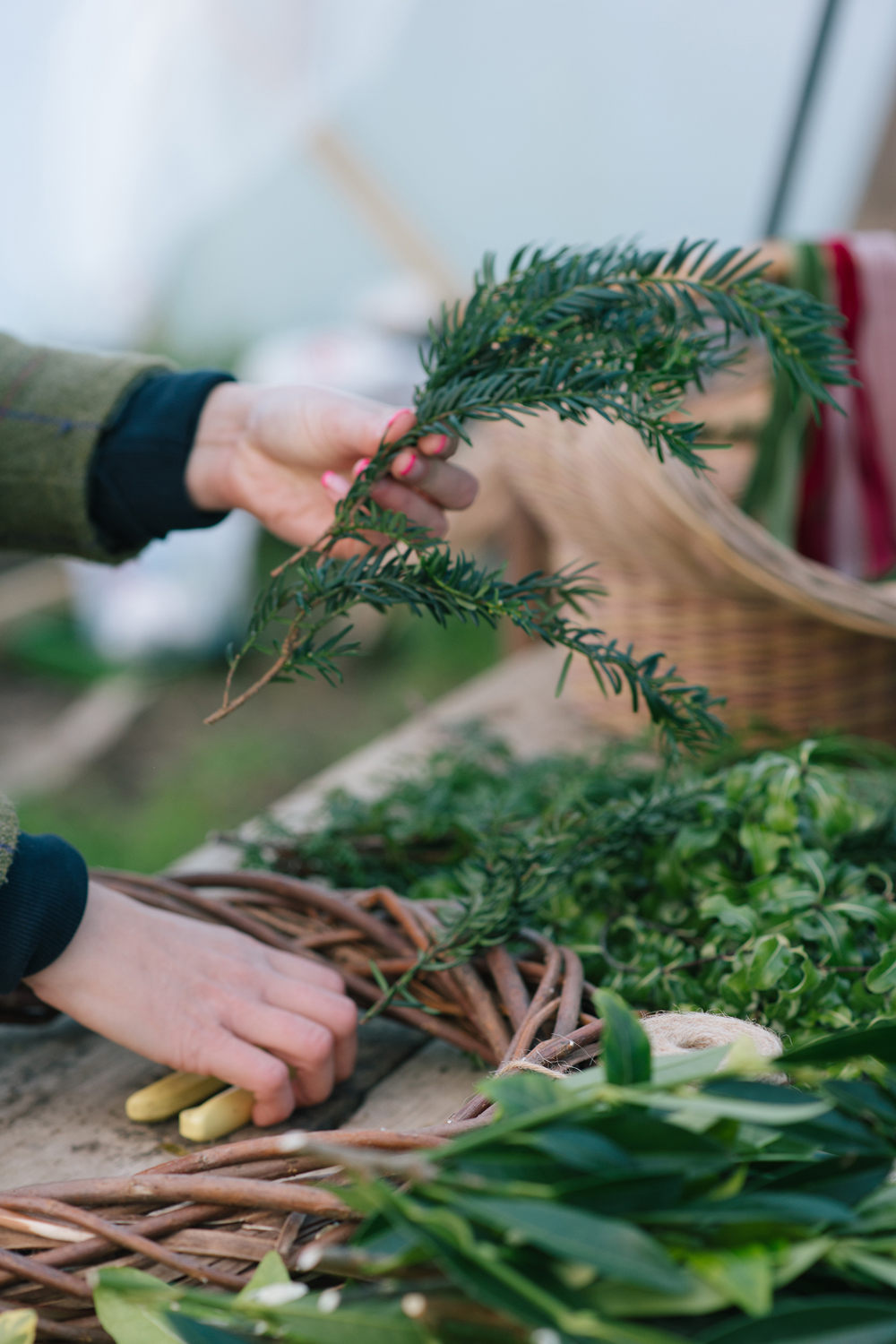 How To Make A Natural Christmas Wreath