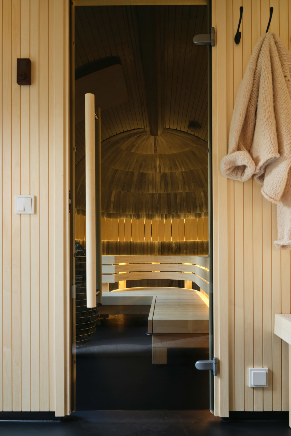 Sauna Etiquette: The Do's & Don'ts Of 2025's Biggest Wellness Trend