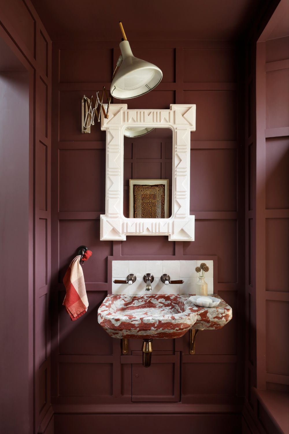 Here’s How Interior Designers Are Decorating Their Powder Rooms