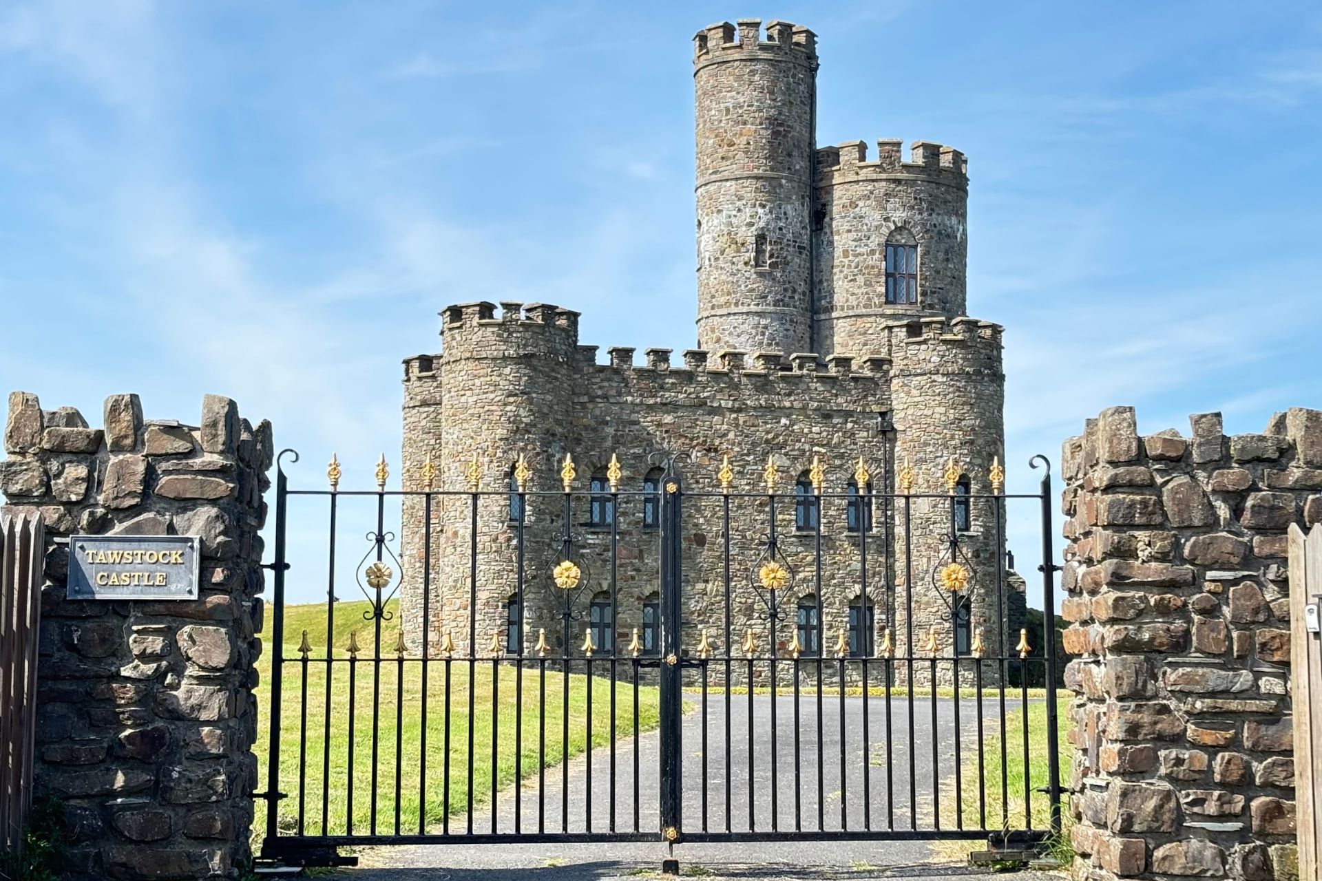 You Can Now Live In This Traitors-Style Castle – Complete With Its Own Roundtable