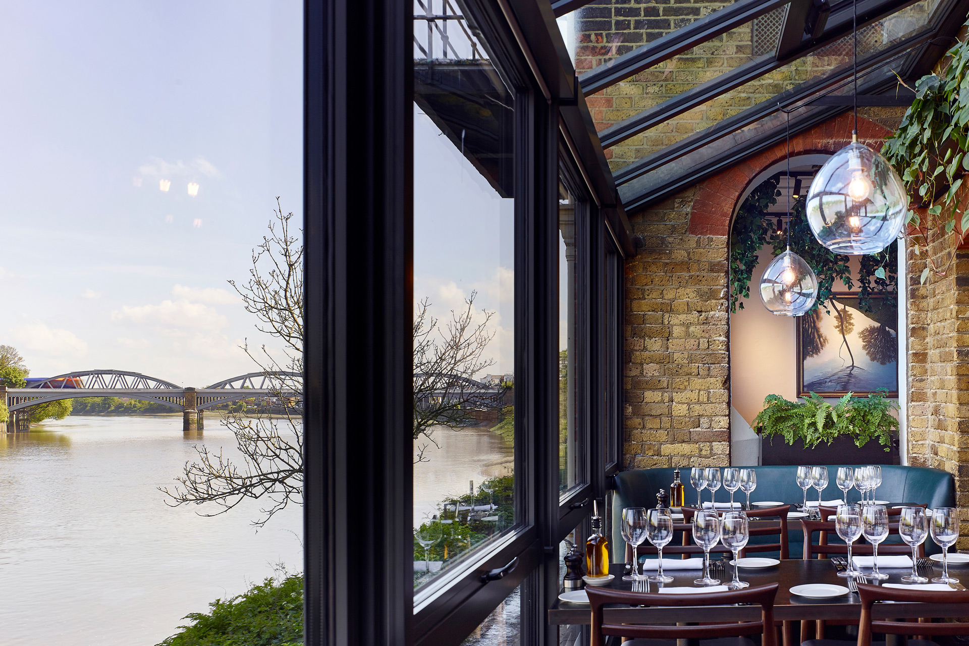 Best Pubs & Restaurants For Watching The Boat Race