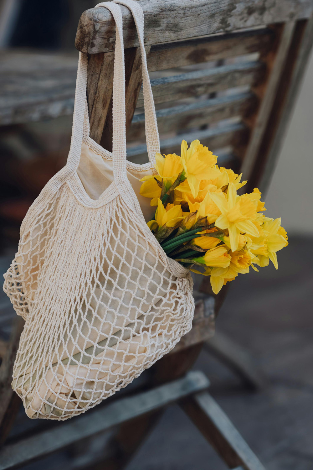 Here’s How To Safely Mix Daffodils Into Your Spring Bouquet